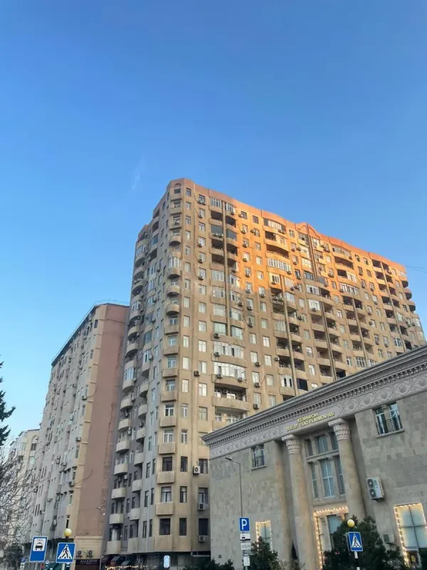 Satılır 3 otaqlı mənzil 110 m²