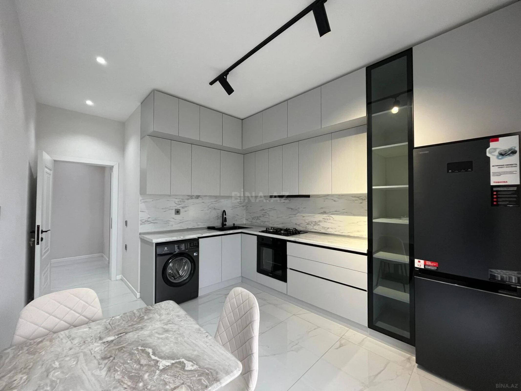 Kirayə verilir 4 otaqlı mənzil 180 m²