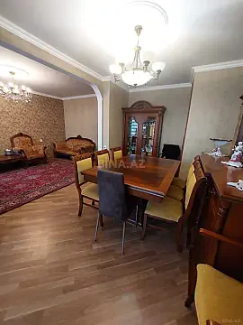 Satılır 5 otaqlı mənzil 120 m²