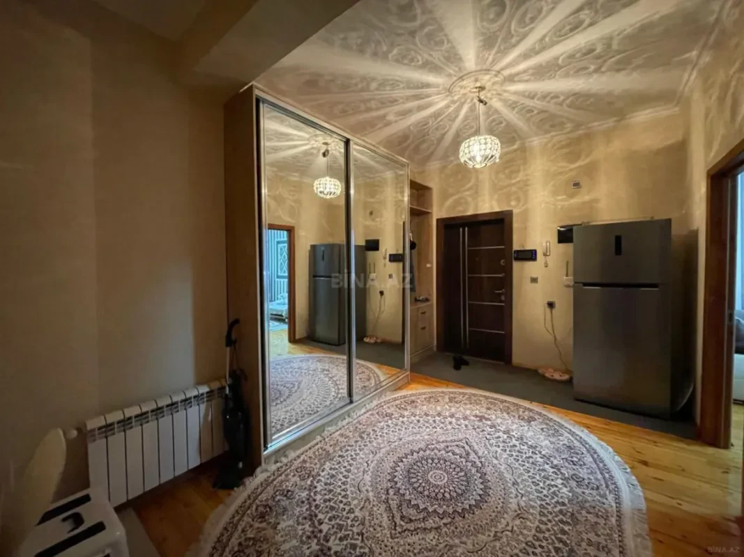 Satılır 3 otaqlı mənzil 106 m²