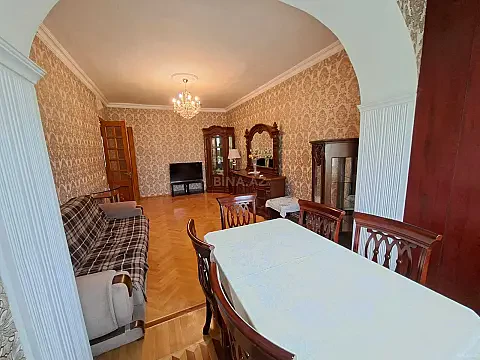 Satılır 3 otaqlı mənzil 105 m²