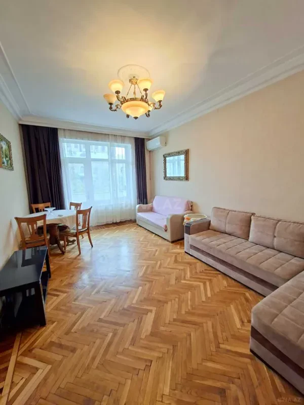 Satılır 3 otaqlı mənzil 105 m²