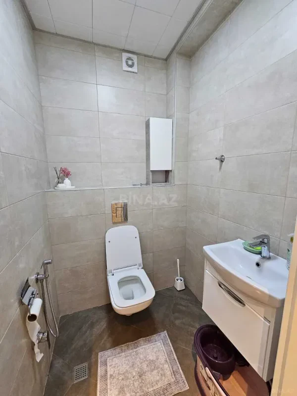 Satılır 3 otaqlı mənzil 180 m²