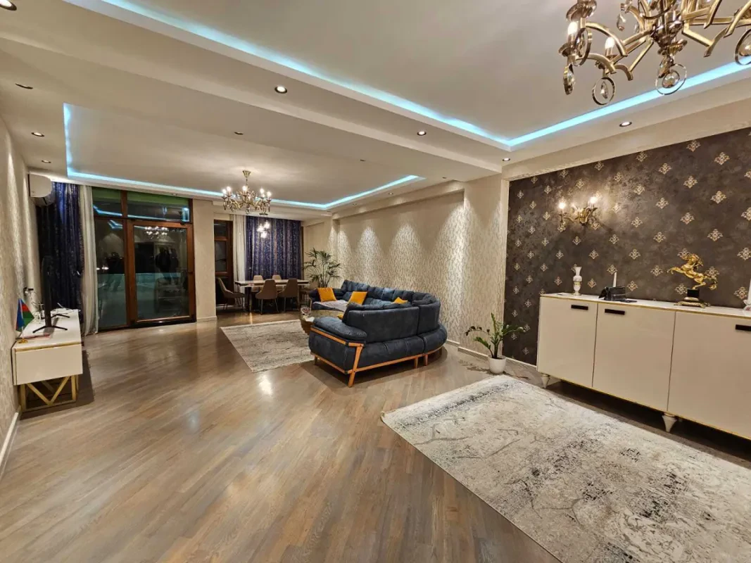 Satılır 3 otaqlı mənzil 180 m²