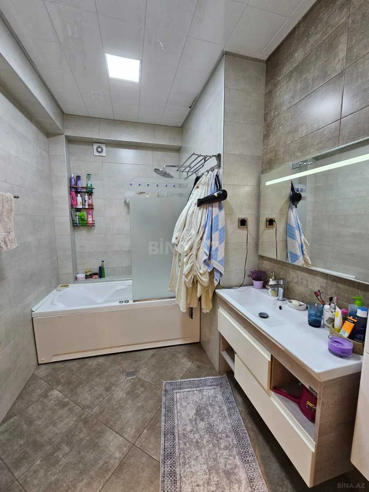 Satılır 3 otaqlı mənzil 180 m²