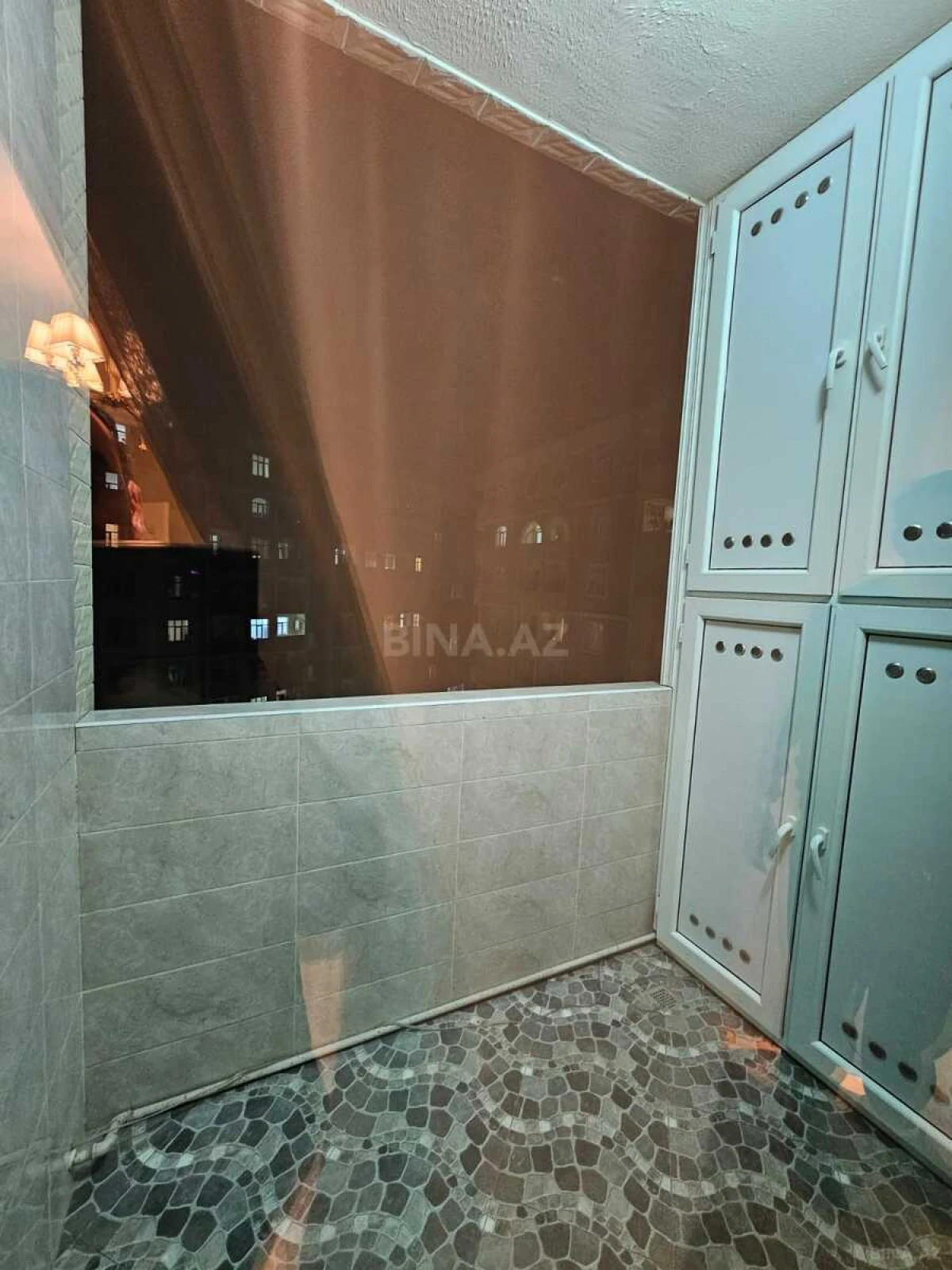 Satılır 3 otaqlı mənzil 180 m²