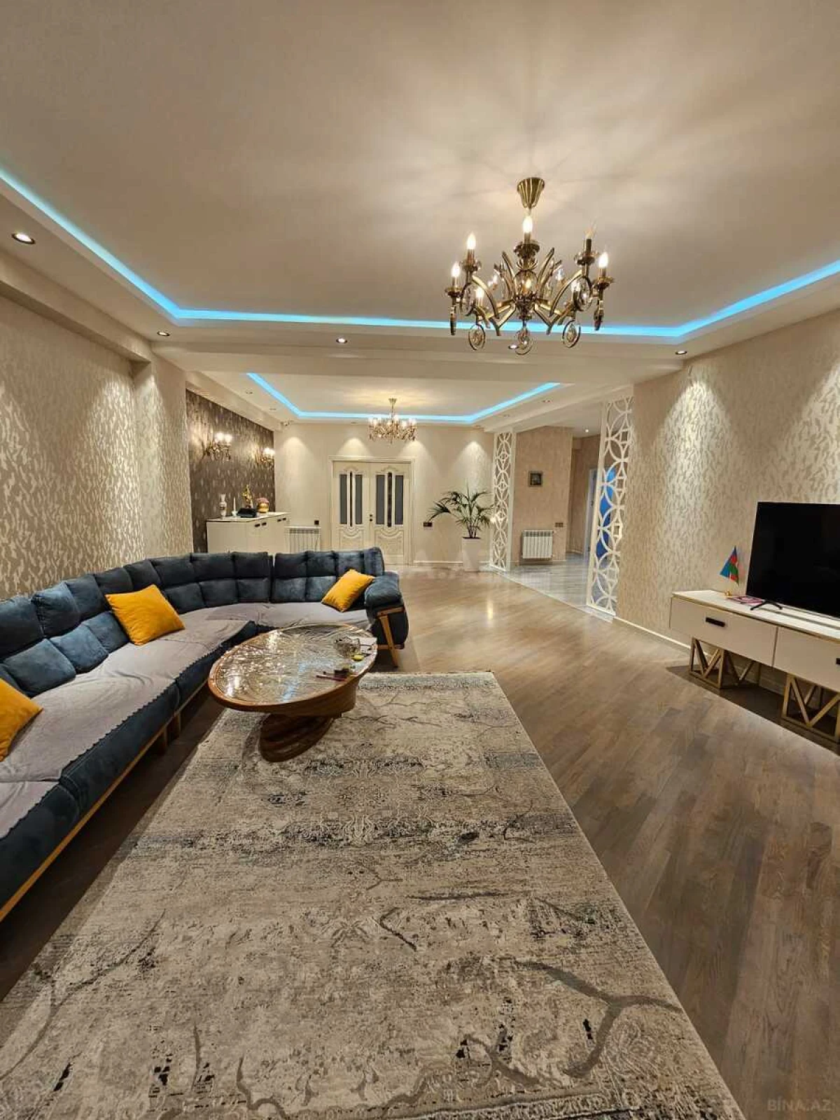 Satılır 3 otaqlı mənzil 180 m²
