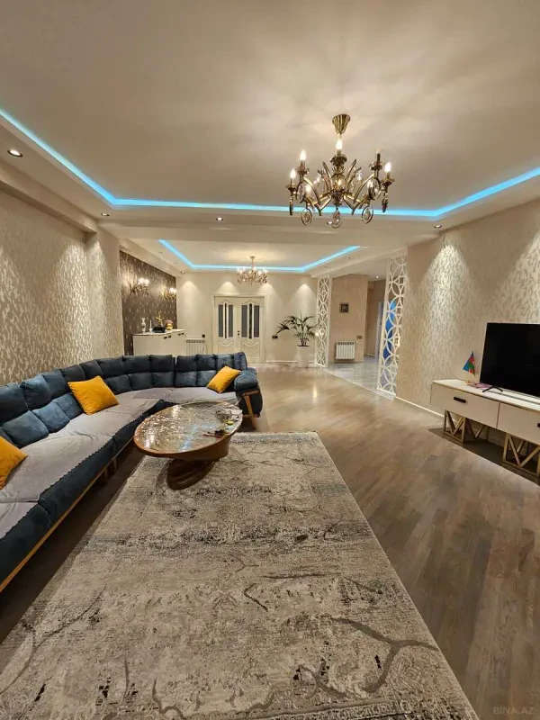 Satılır 3 otaqlı mənzil 180 m²