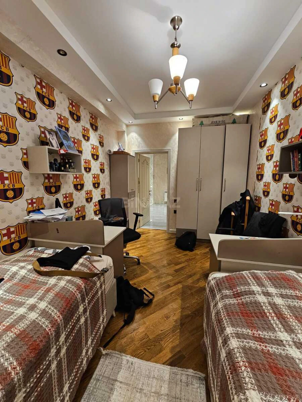 Satılır 3 otaqlı mənzil 180 m²