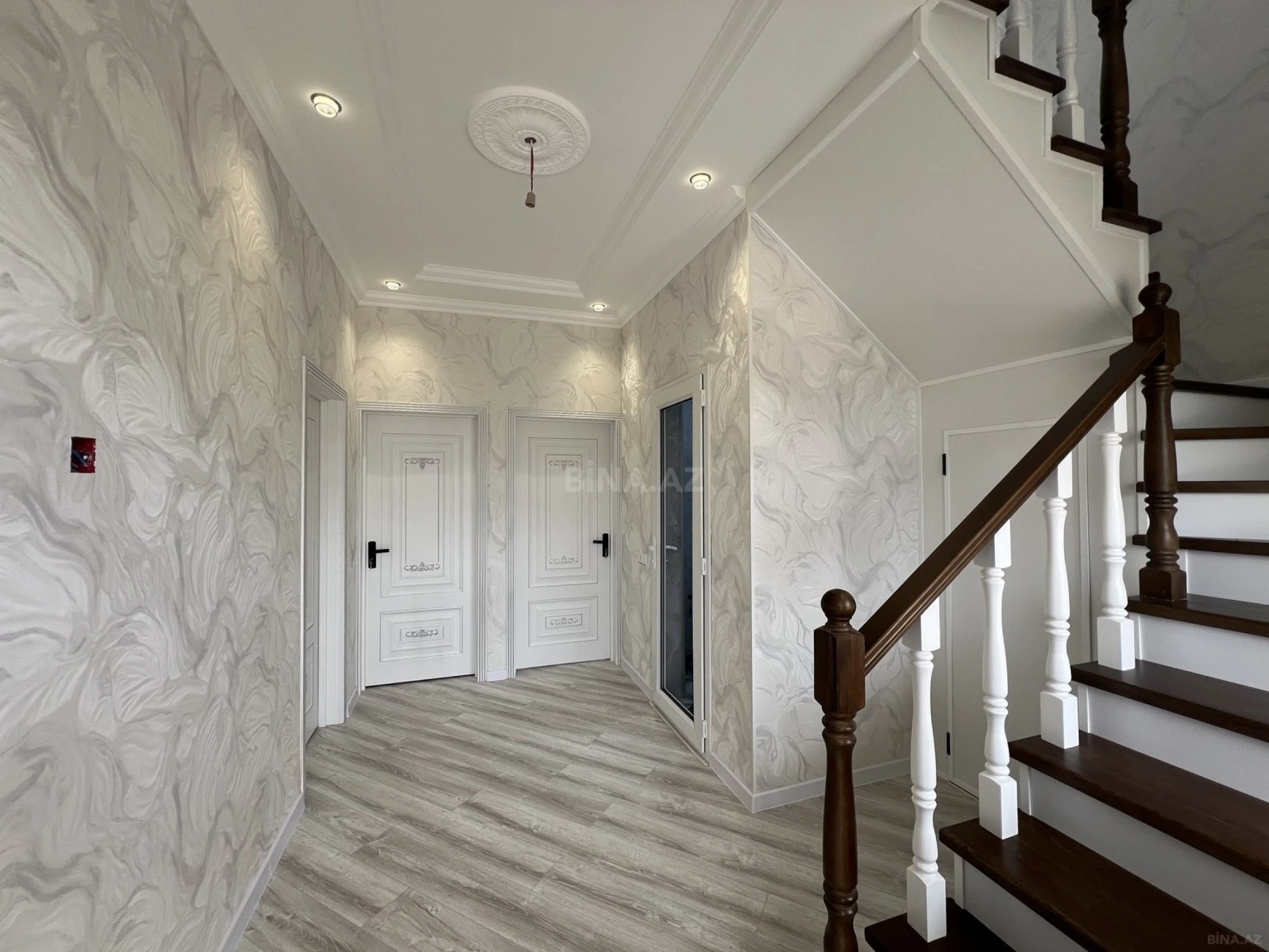 Satılır 5 otaqlı həyət evi 170 m²