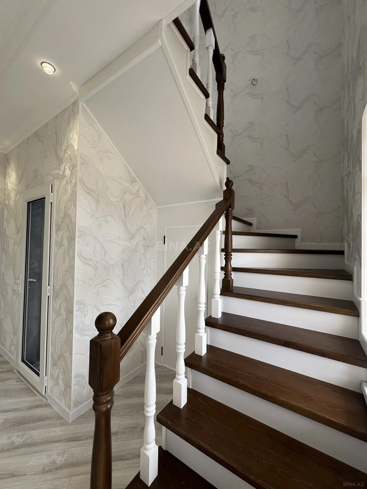 Satılır 5 otaqlı həyət evi 170 m²