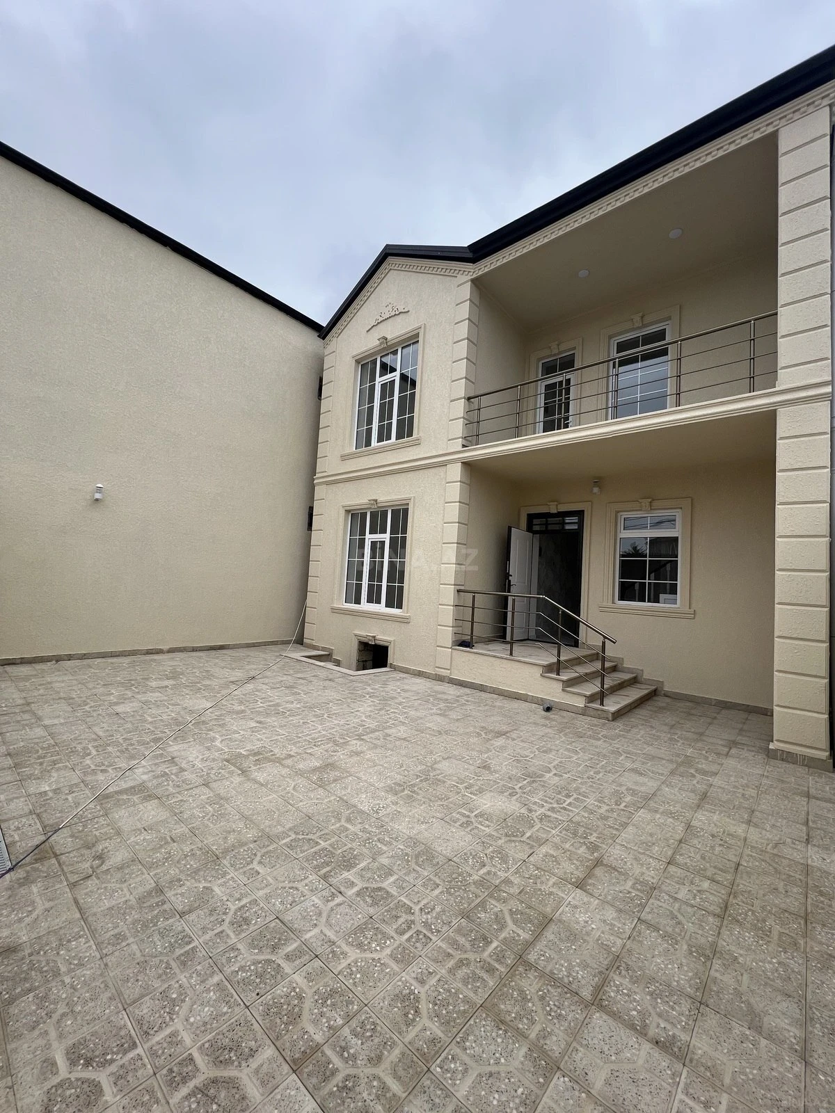 Satılır 5 otaqlı həyət evi 170 m²