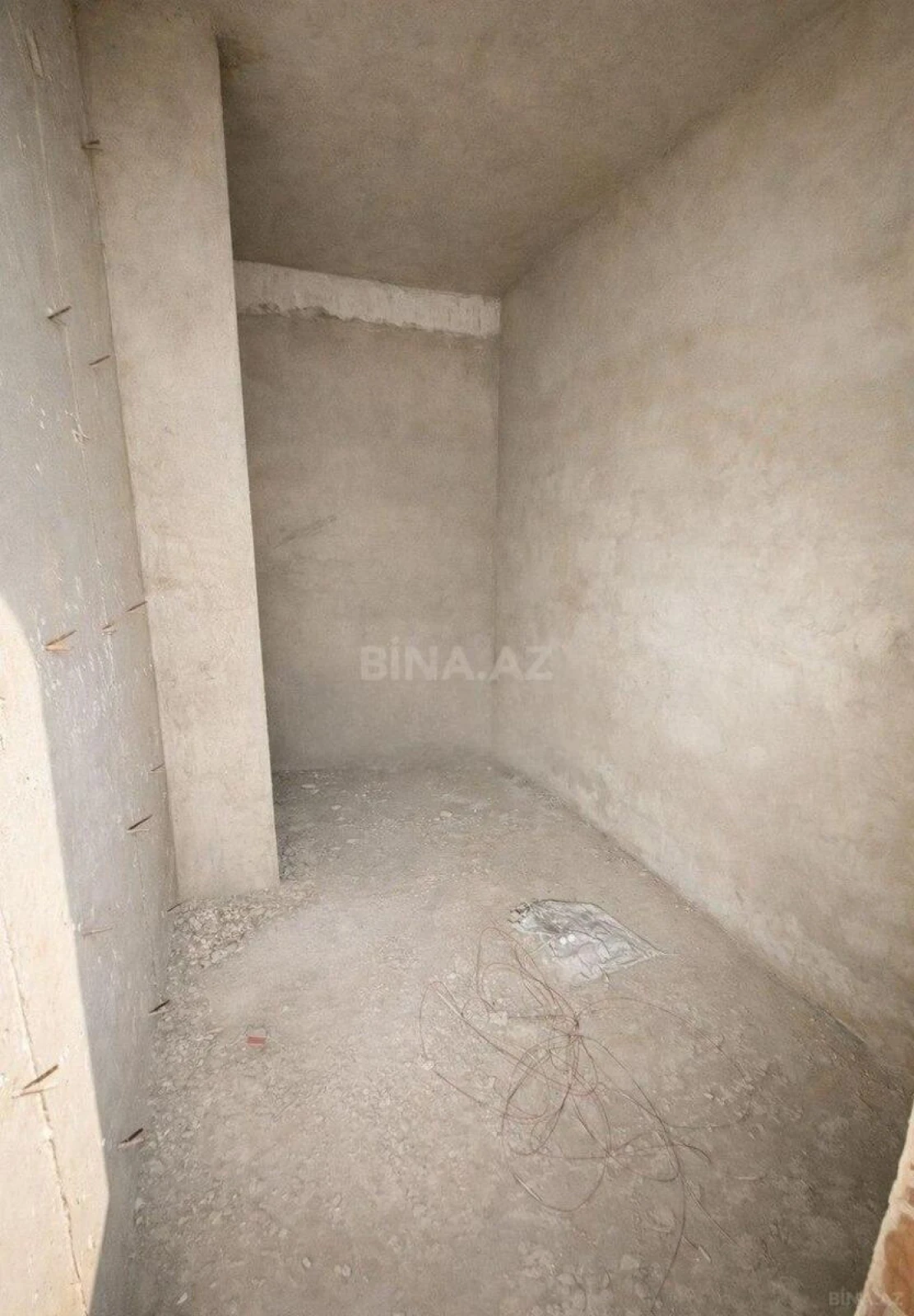 Satılır 4 otaqlı mənzil 172 m²