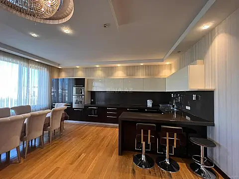 Kirayə verilir 3 otaqlı mənzil 140 m²