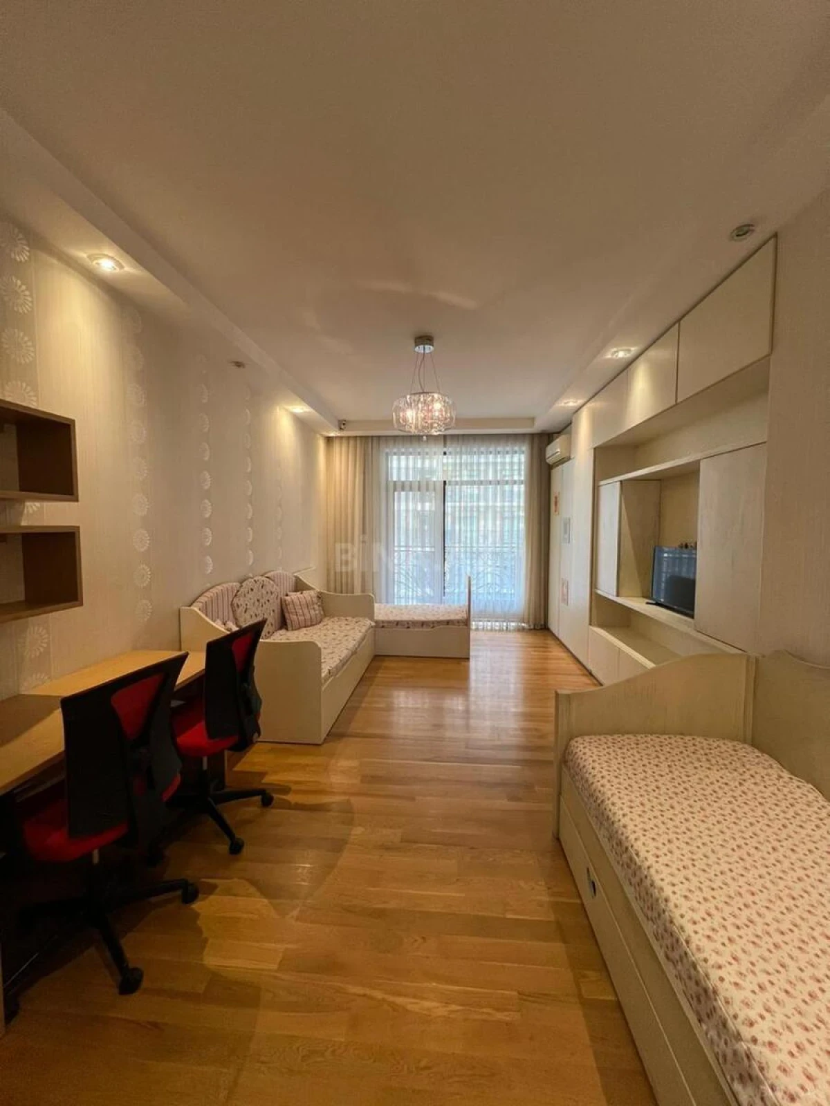 Kirayə verilir 3 otaqlı mənzil 140 m²