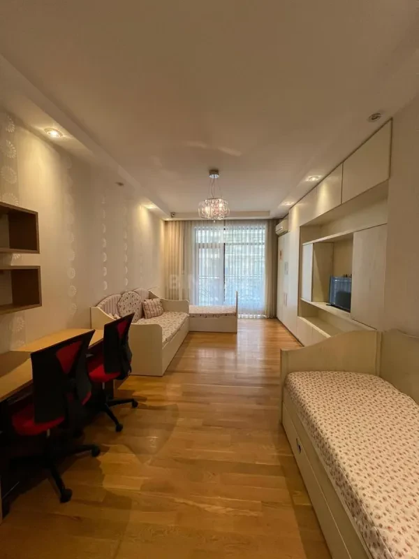 Kirayə verilir 3 otaqlı mənzil 140 m²