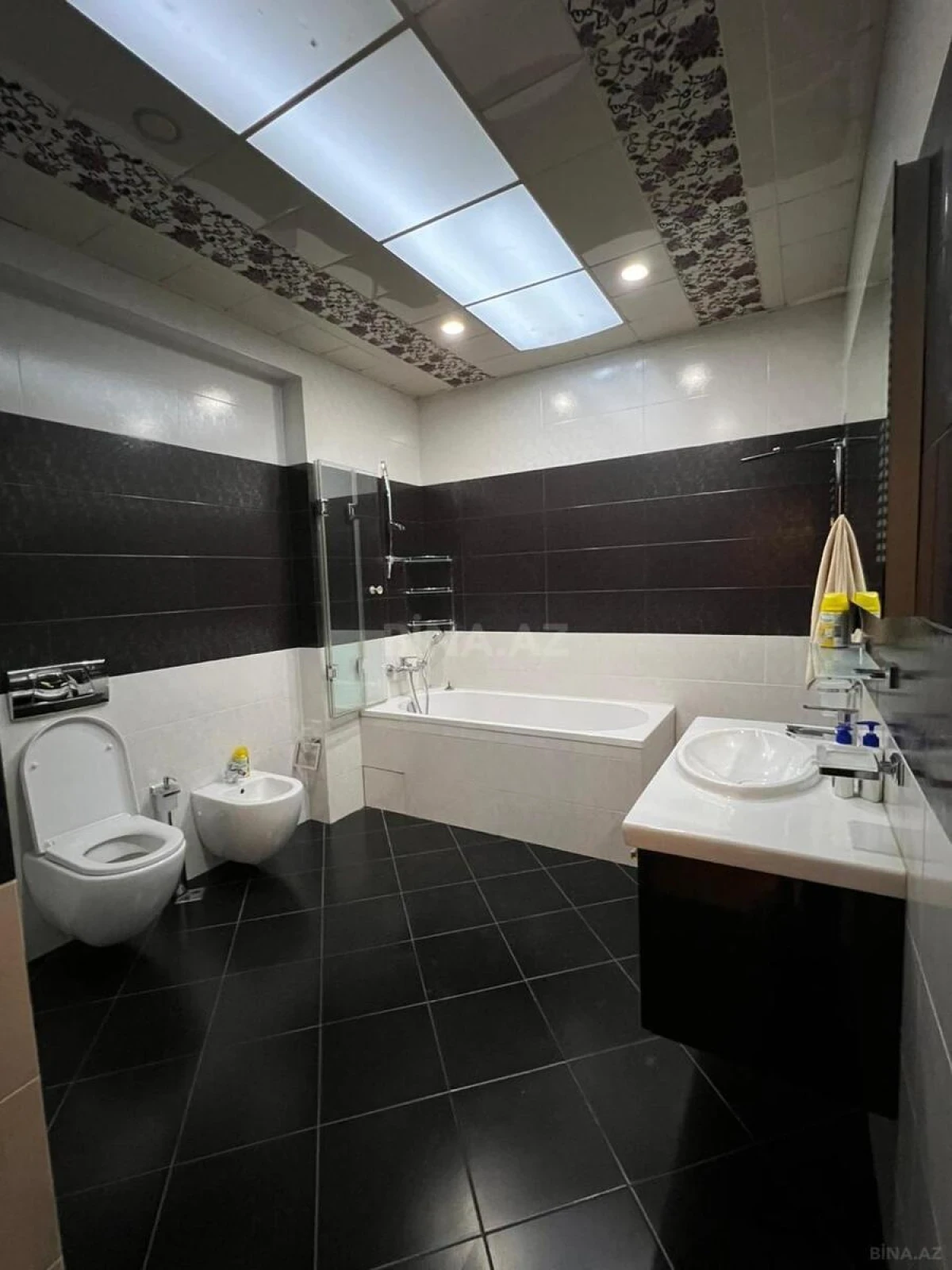 Kirayə verilir 3 otaqlı mənzil 140 m²