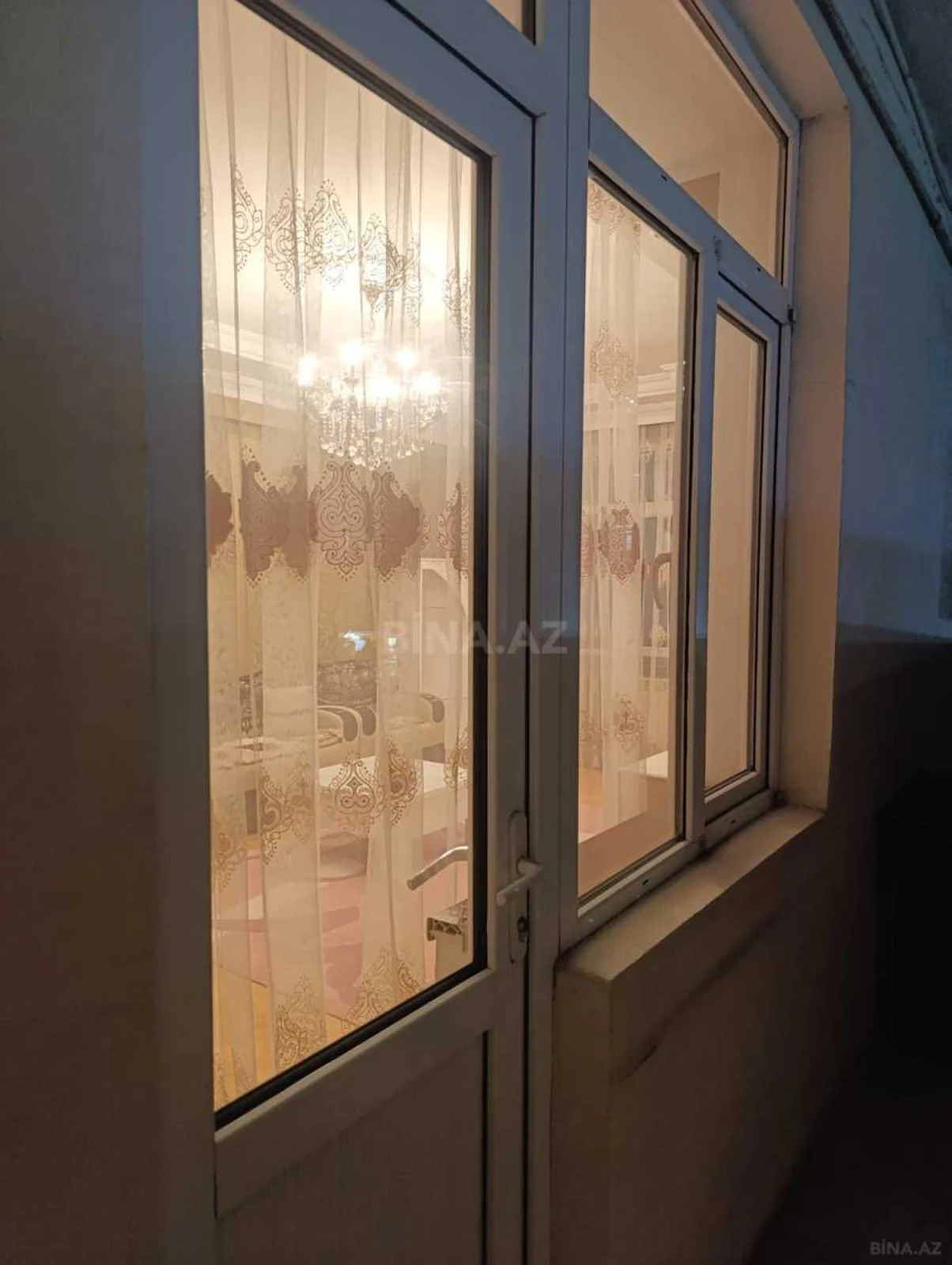 Kirayə verilir 2 otaqlı mənzil 98 m²