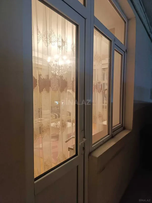 Kirayə verilir 2 otaqlı mənzil 98 m²