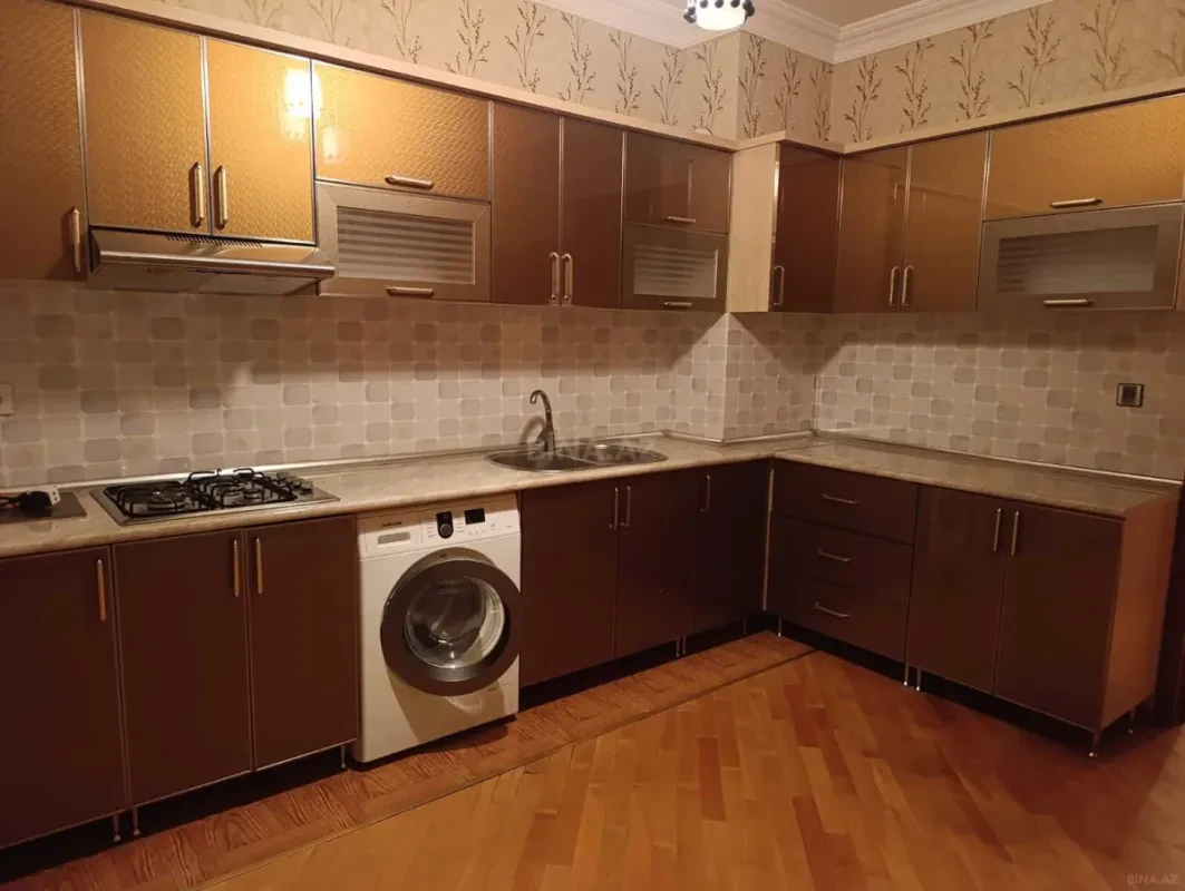 Kirayə verilir 2 otaqlı mənzil 98 m²