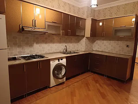 Kirayə verilir 2 otaqlı mənzil 98 m²