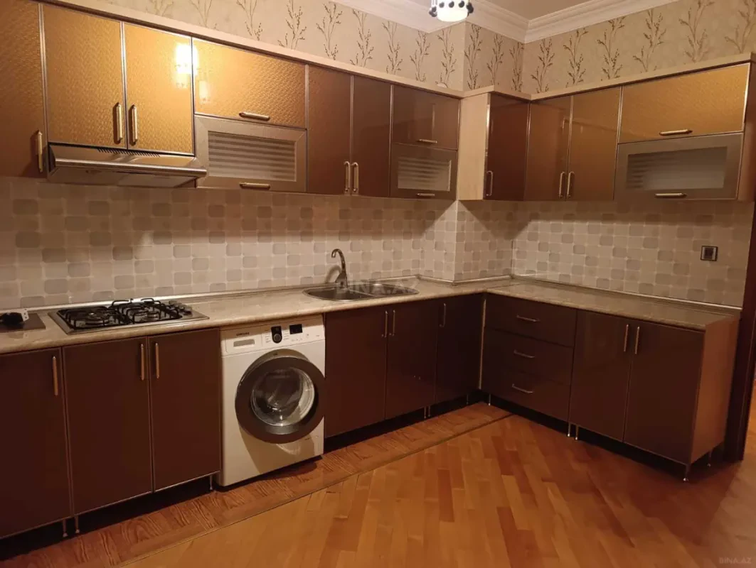 Kirayə verilir 2 otaqlı mənzil 98 m²