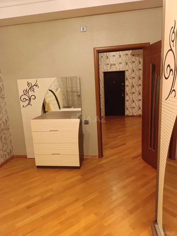 Kirayə verilir 2 otaqlı mənzil 98 m²
