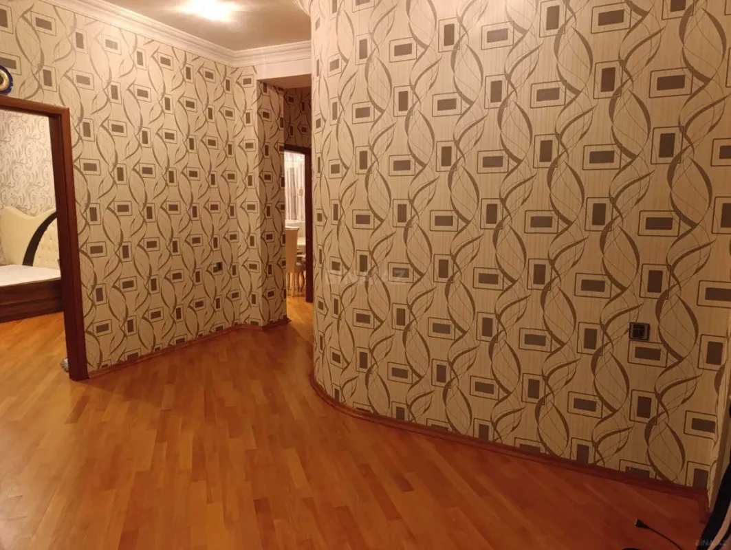 Kirayə verilir 2 otaqlı mənzil 98 m²