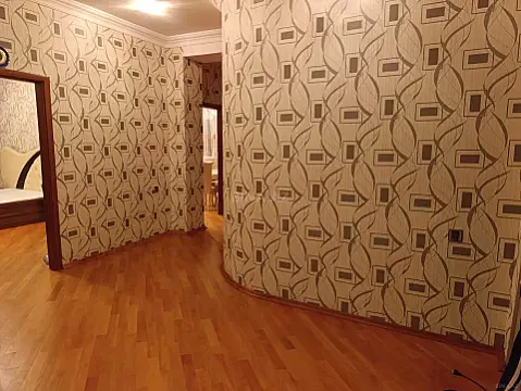 Kirayə verilir 2 otaqlı mənzil 98 m²
