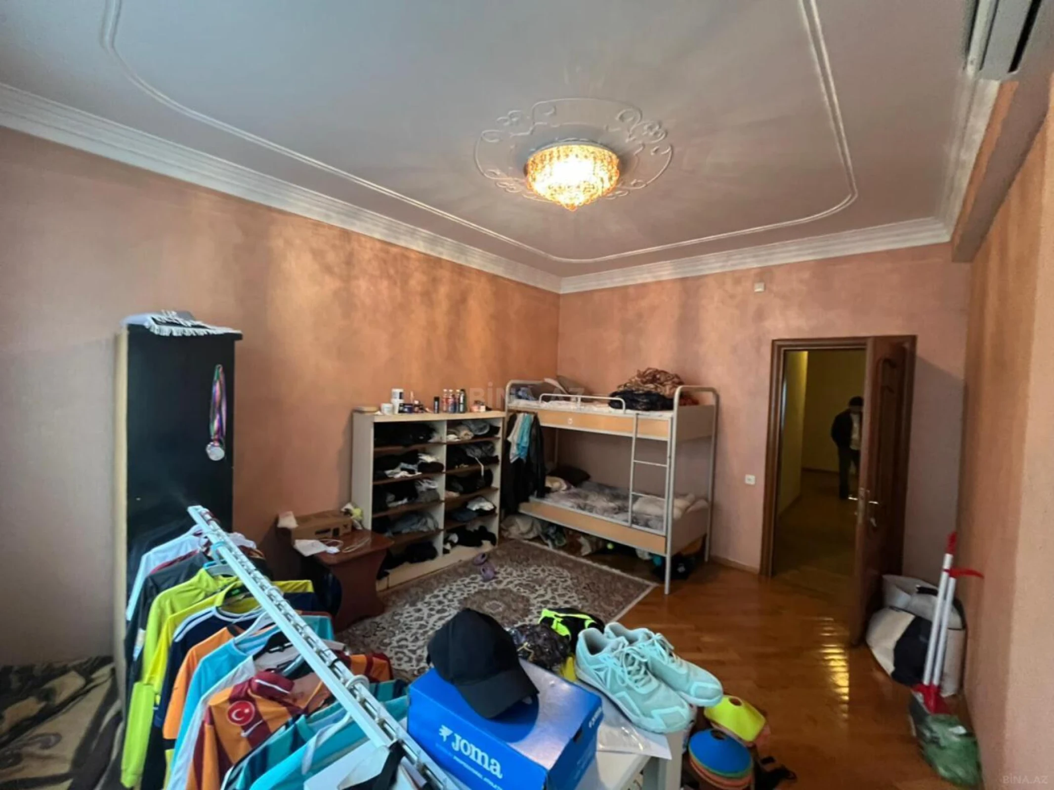 Satılır 4 otaqlı mənzil 214 m²