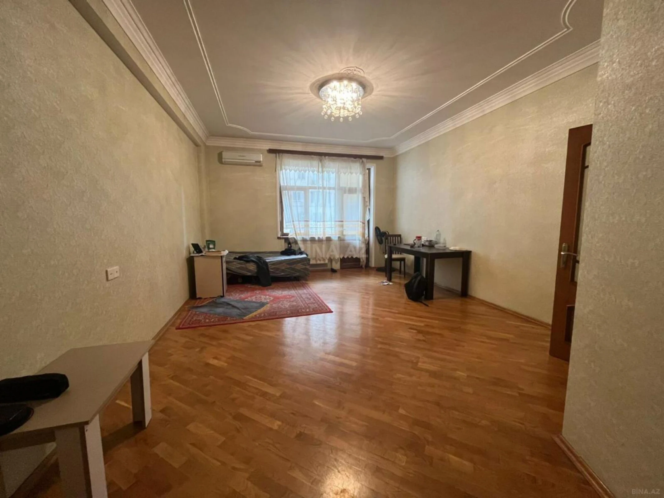 Satılır 4 otaqlı mənzil 214 m²