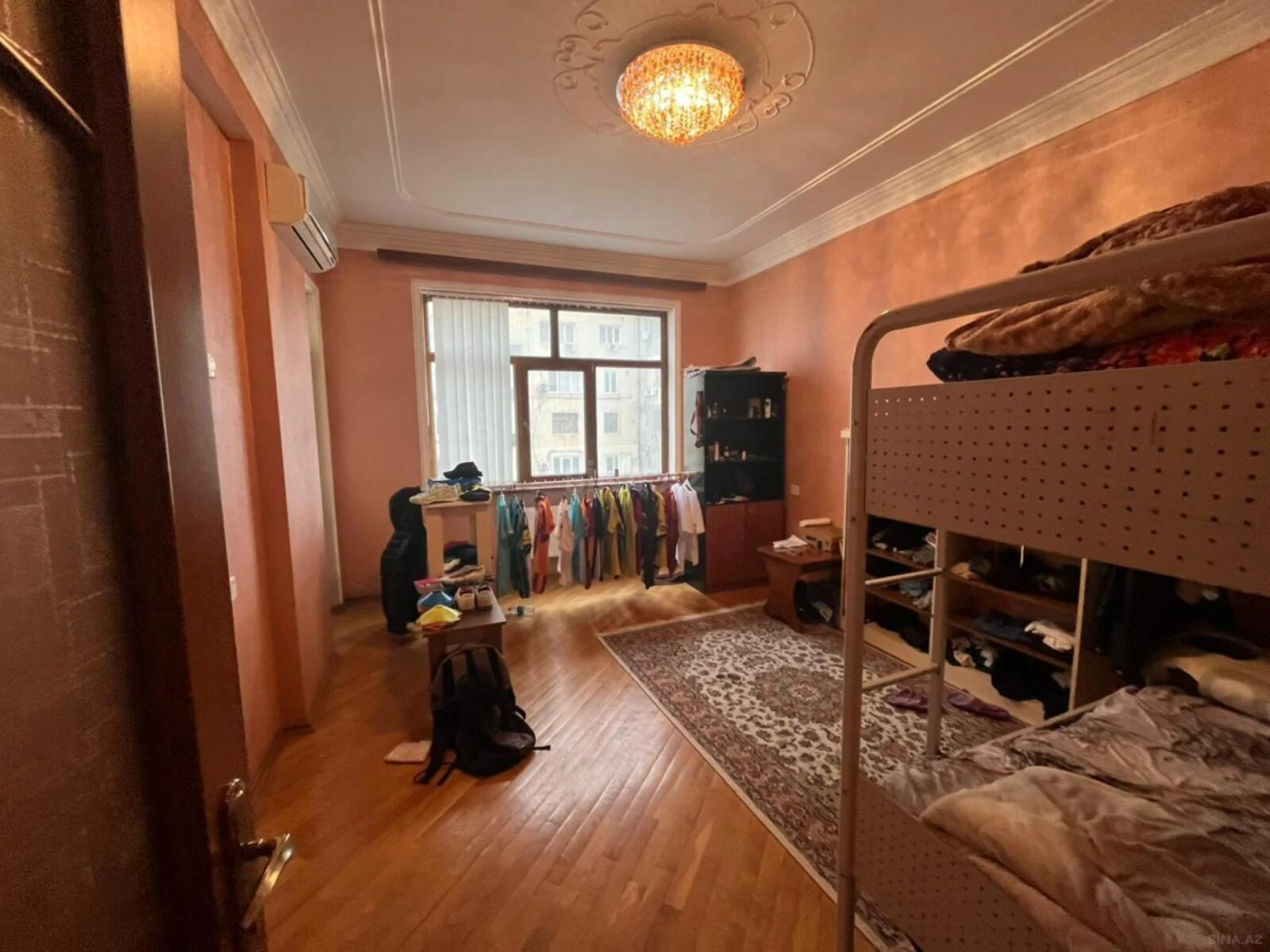 Satılır 4 otaqlı mənzil 214 m²
