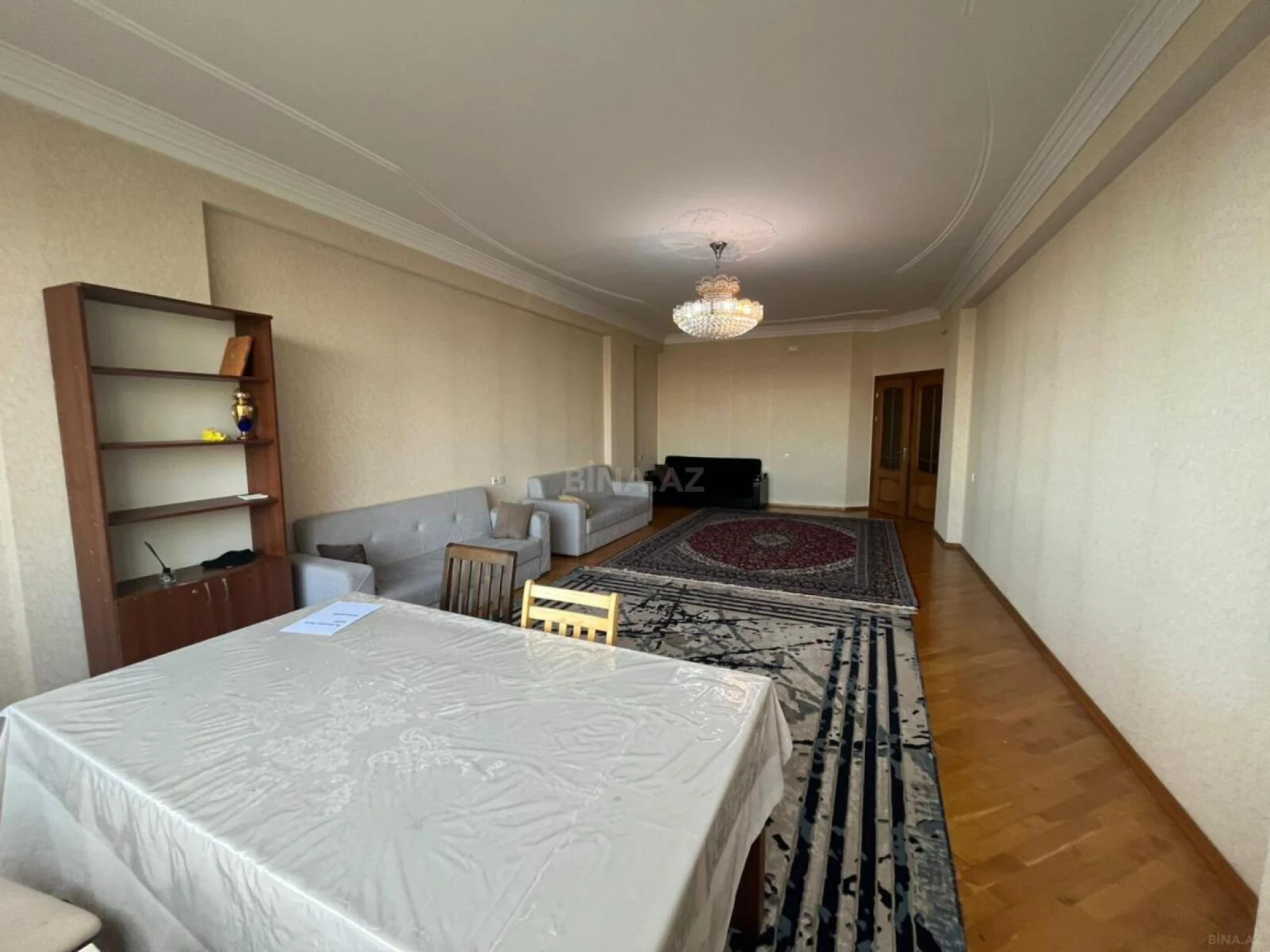 Satılır 4 otaqlı mənzil 214 m²