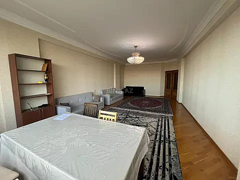 Satılır 4 otaqlı mənzil 214 m²