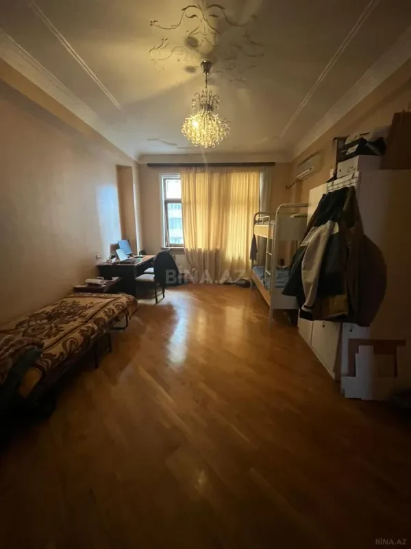 Satılır 4 otaqlı mənzil 214 m²