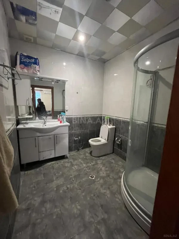 Satılır 4 otaqlı mənzil 214 m²