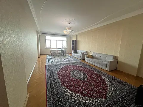 Satılır 4 otaqlı mənzil 214 m²