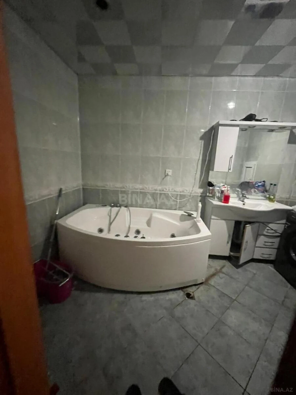 Satılır 4 otaqlı mənzil 214 m²