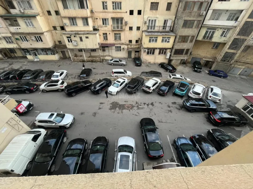 Satılır 4 otaqlı mənzil 214 m²