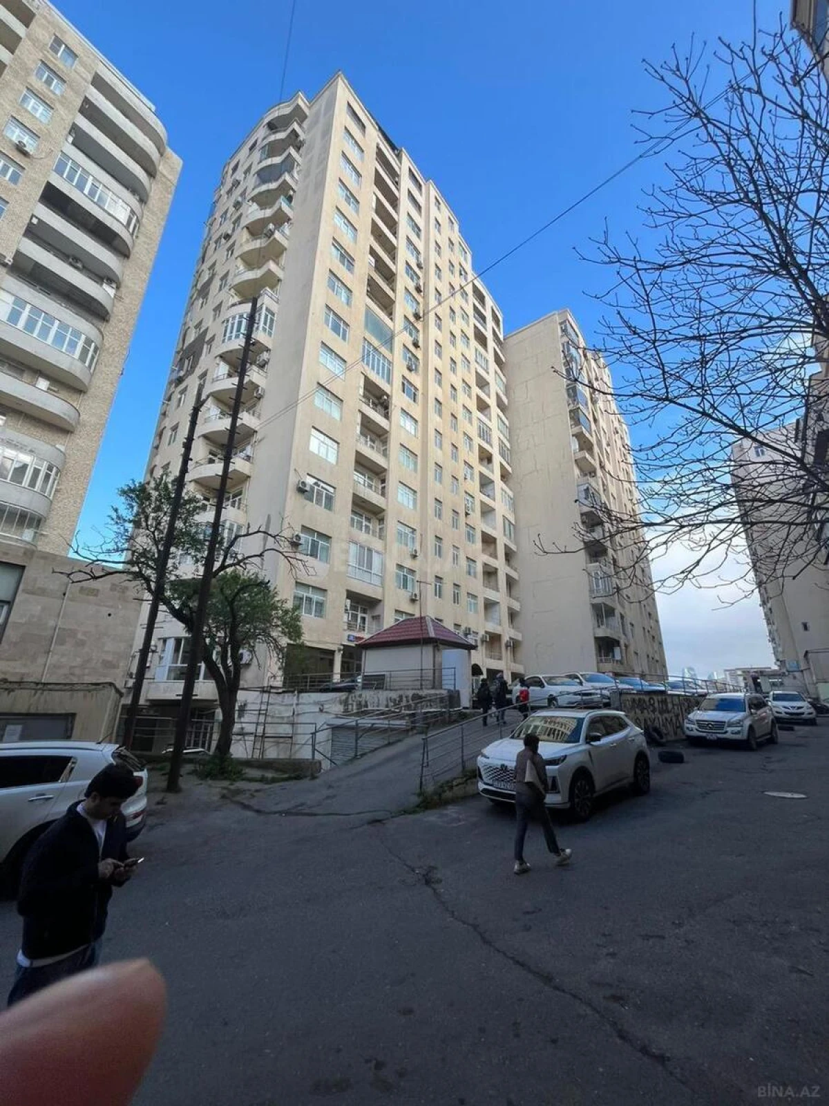 Satılır 4 otaqlı mənzil 214 m²