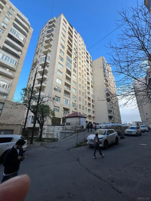 Satılır 4 otaqlı mənzil 214 m²