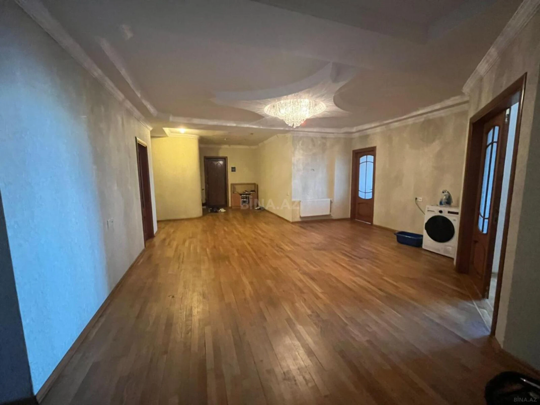 Satılır 4 otaqlı mənzil 214 m²