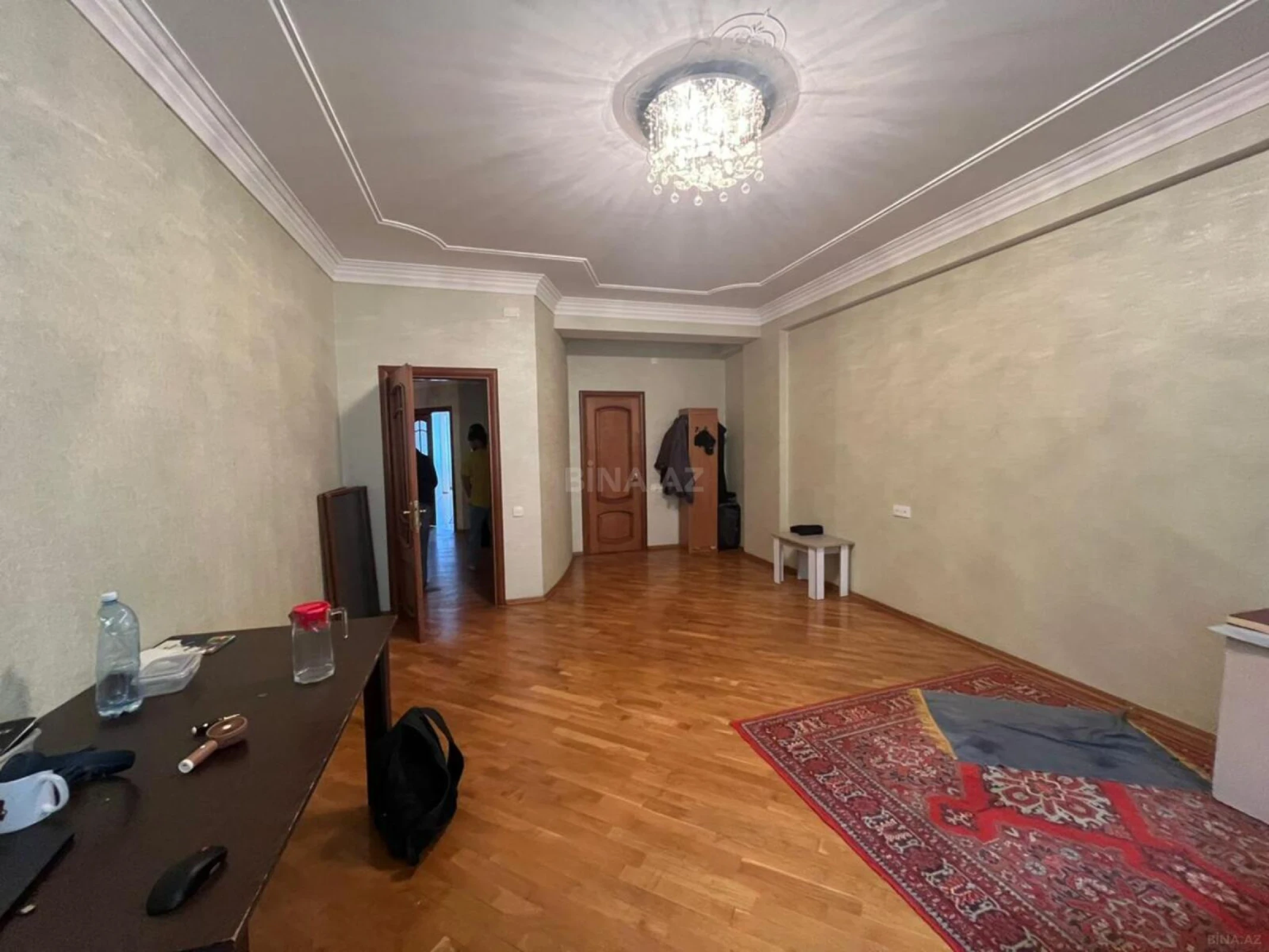 Satılır 4 otaqlı mənzil 214 m²