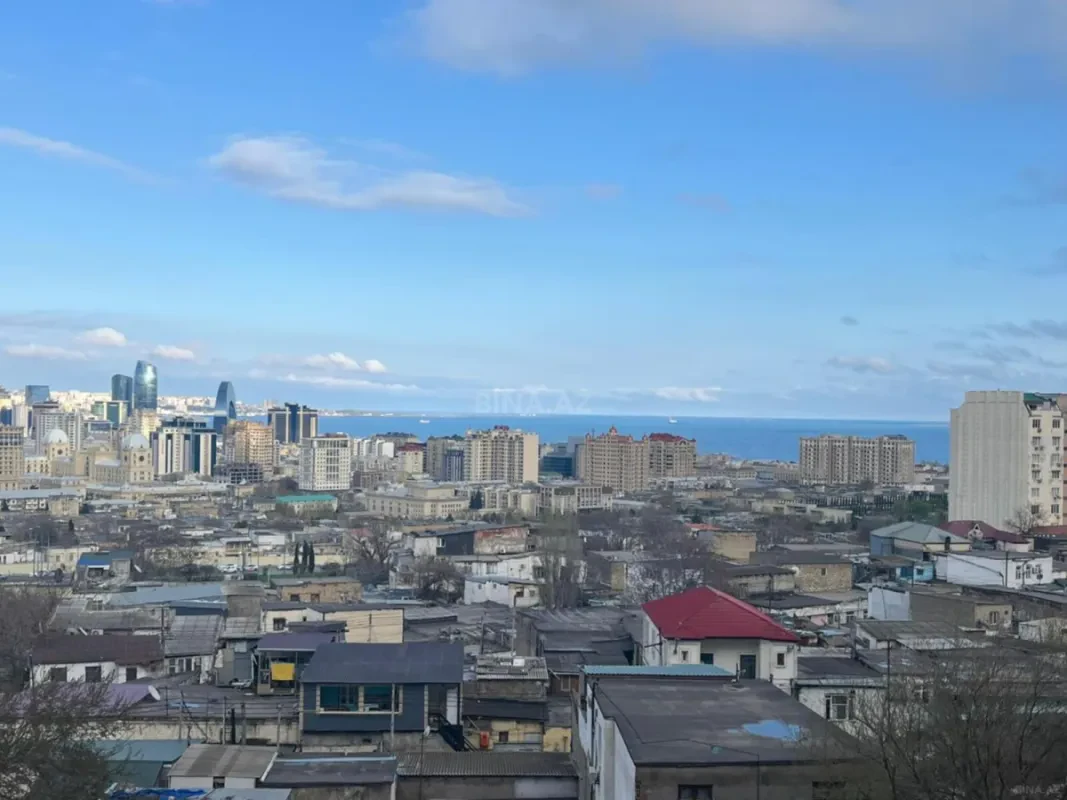 Satılır 4 otaqlı mənzil 214 m²