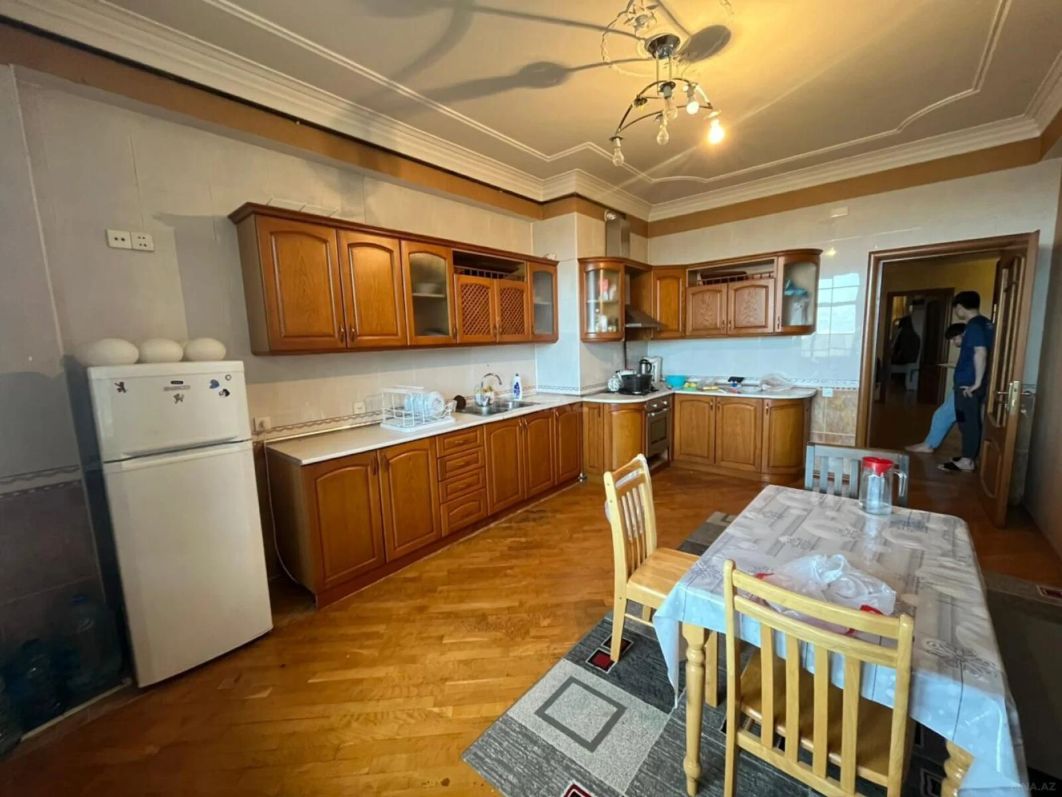Satılır 4 otaqlı mənzil 214 m²