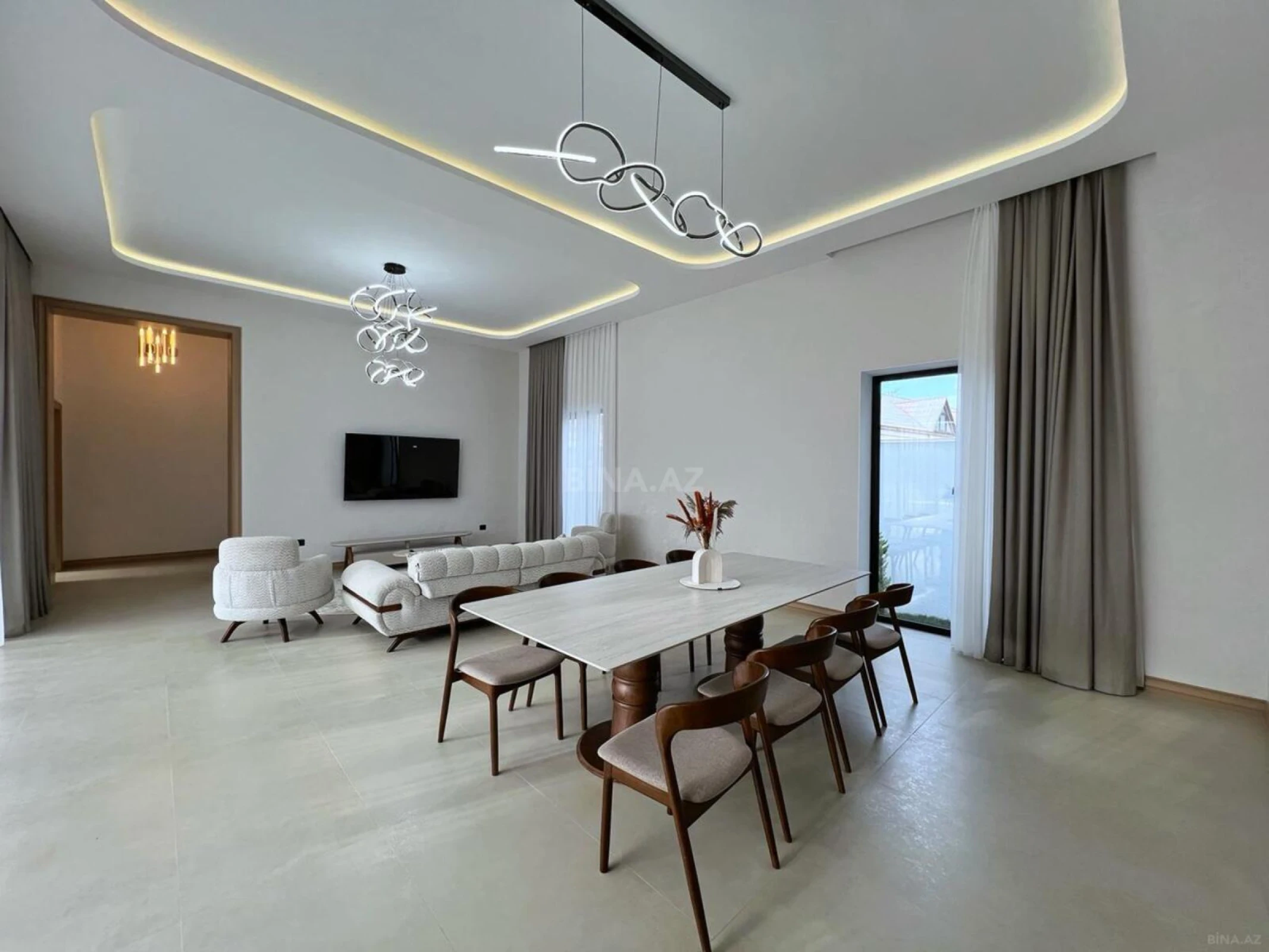 Satılır 5 otaqlı həyət evi 220 m²