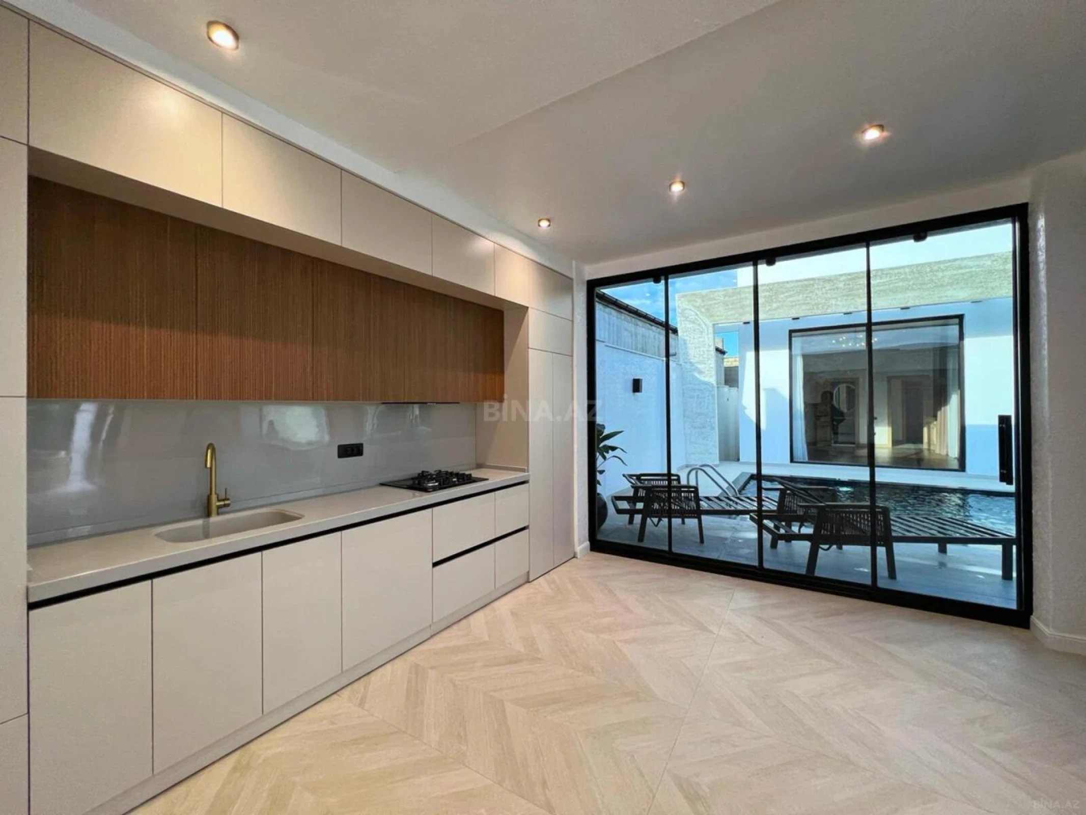 Satılır 5 otaqlı həyət evi 220 m²
