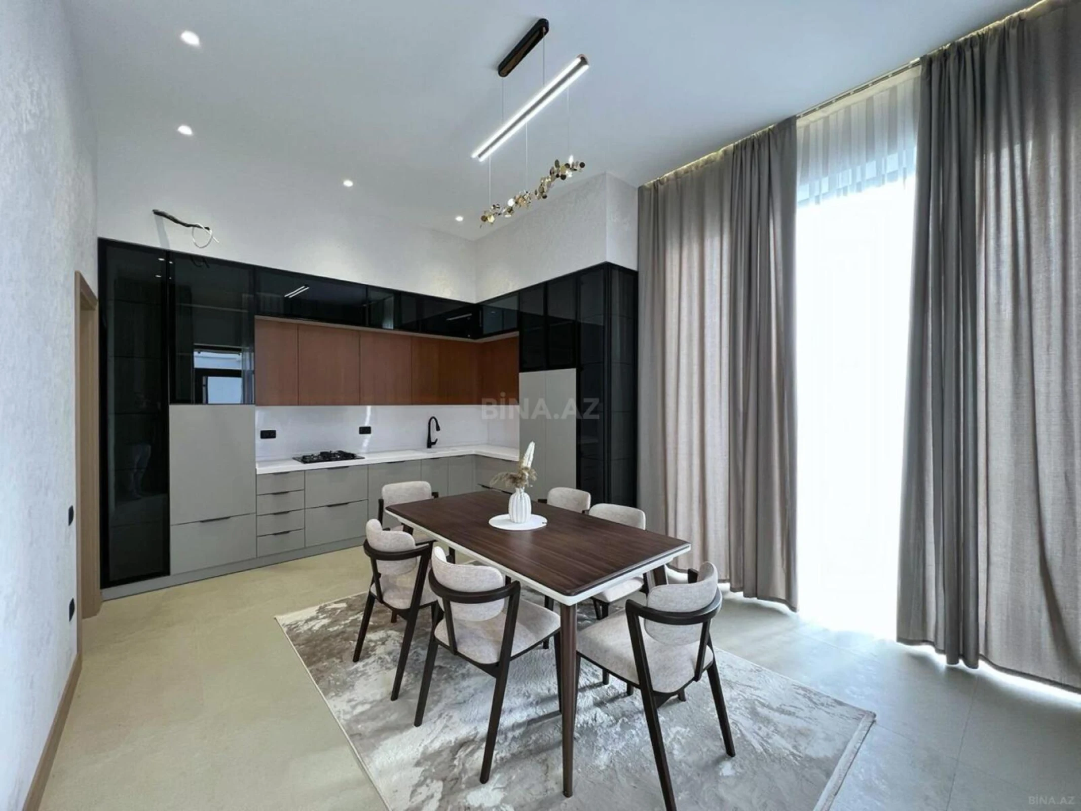 Satılır 5 otaqlı həyət evi 220 m²