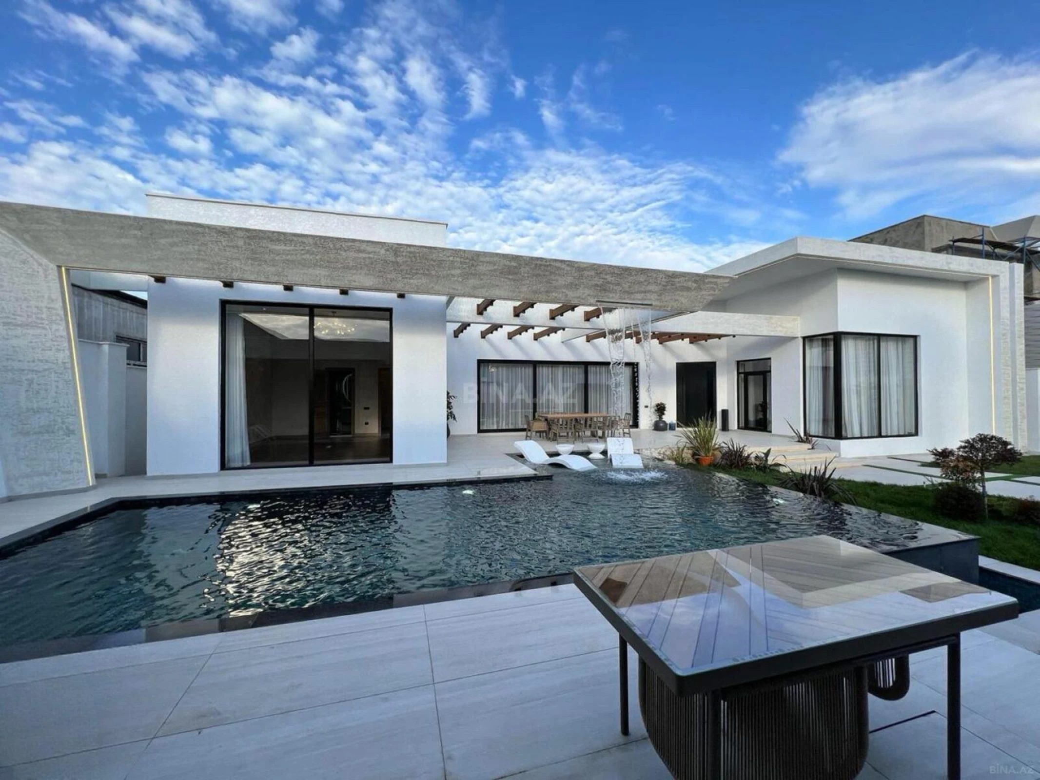 Satılır 5 otaqlı həyət evi 220 m²