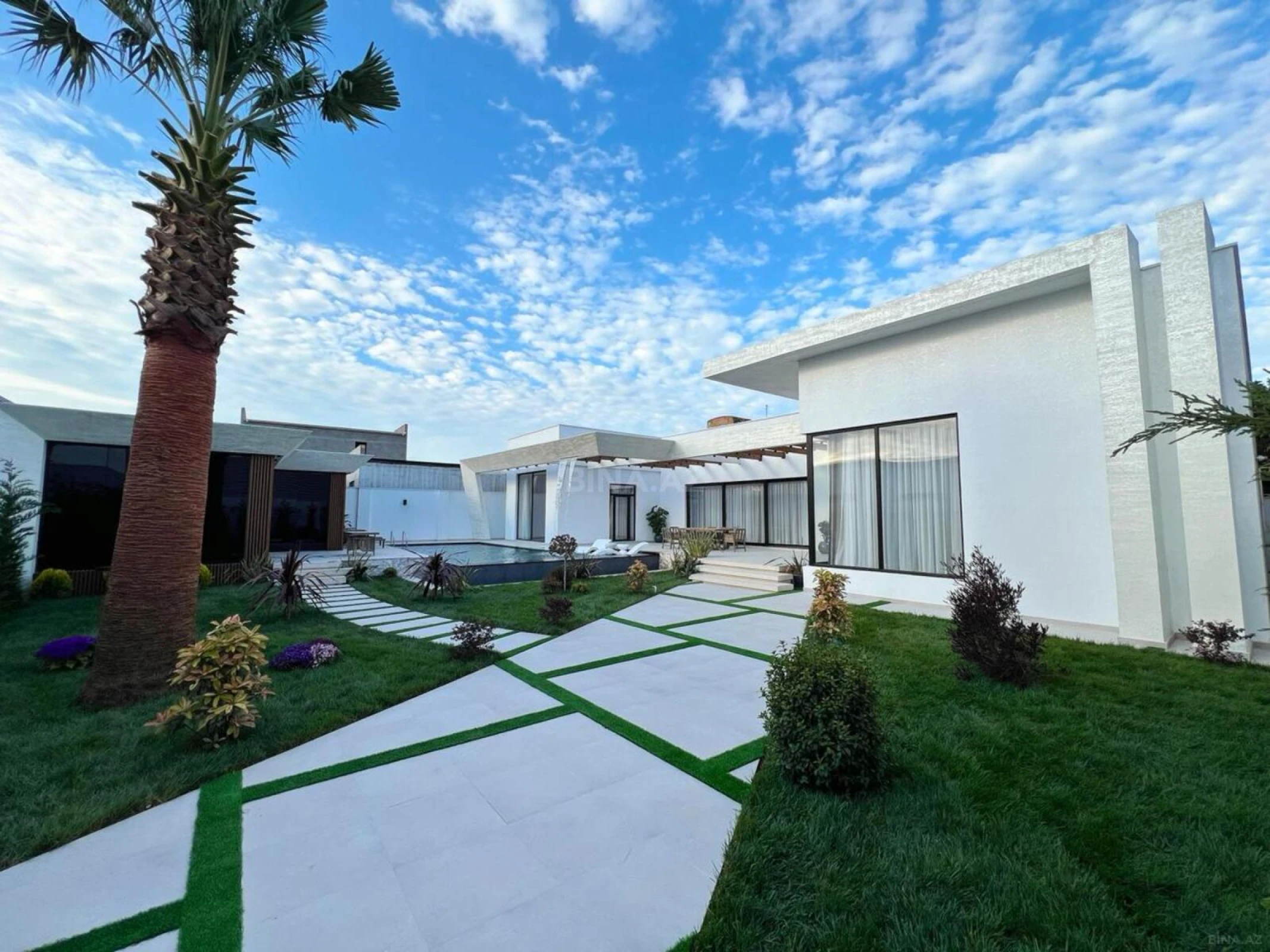 Satılır 5 otaqlı həyət evi 220 m²